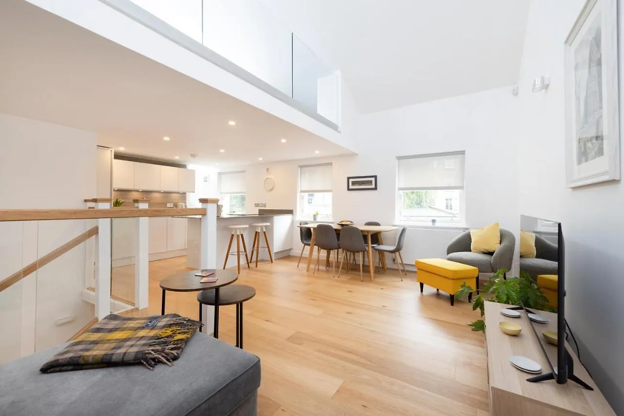 Edinburgh Modern 3-Storey 3-Bedroom City Apartment Velká Británie