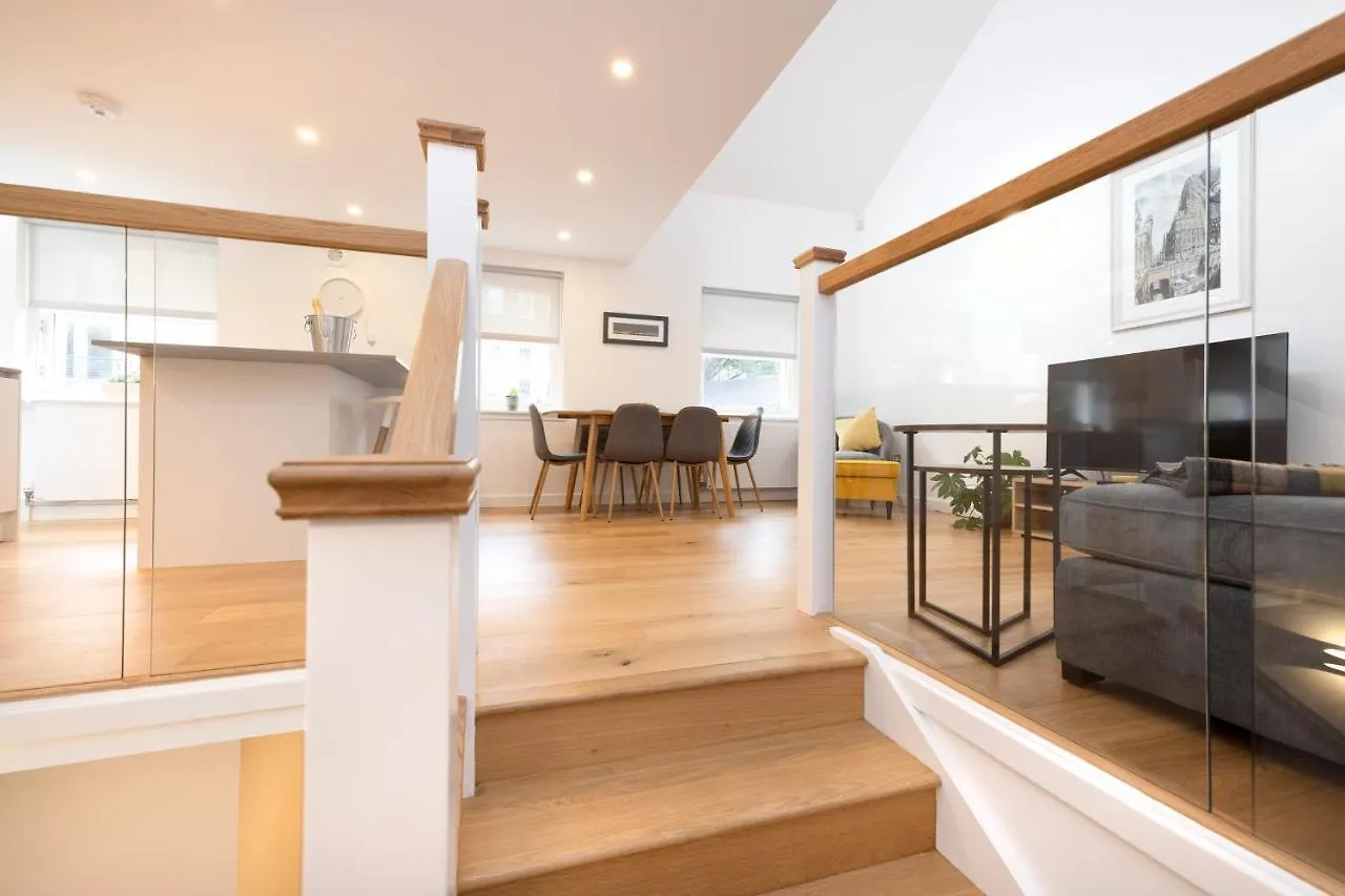 Edinburgh Modern 3-Storey 3-Bedroom City Apartment Velká Británie